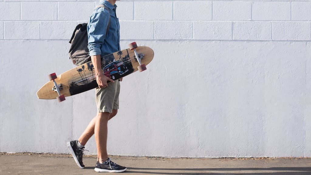 You are currently viewing Vêtements Longboard : Allier Confort, Style et Performance